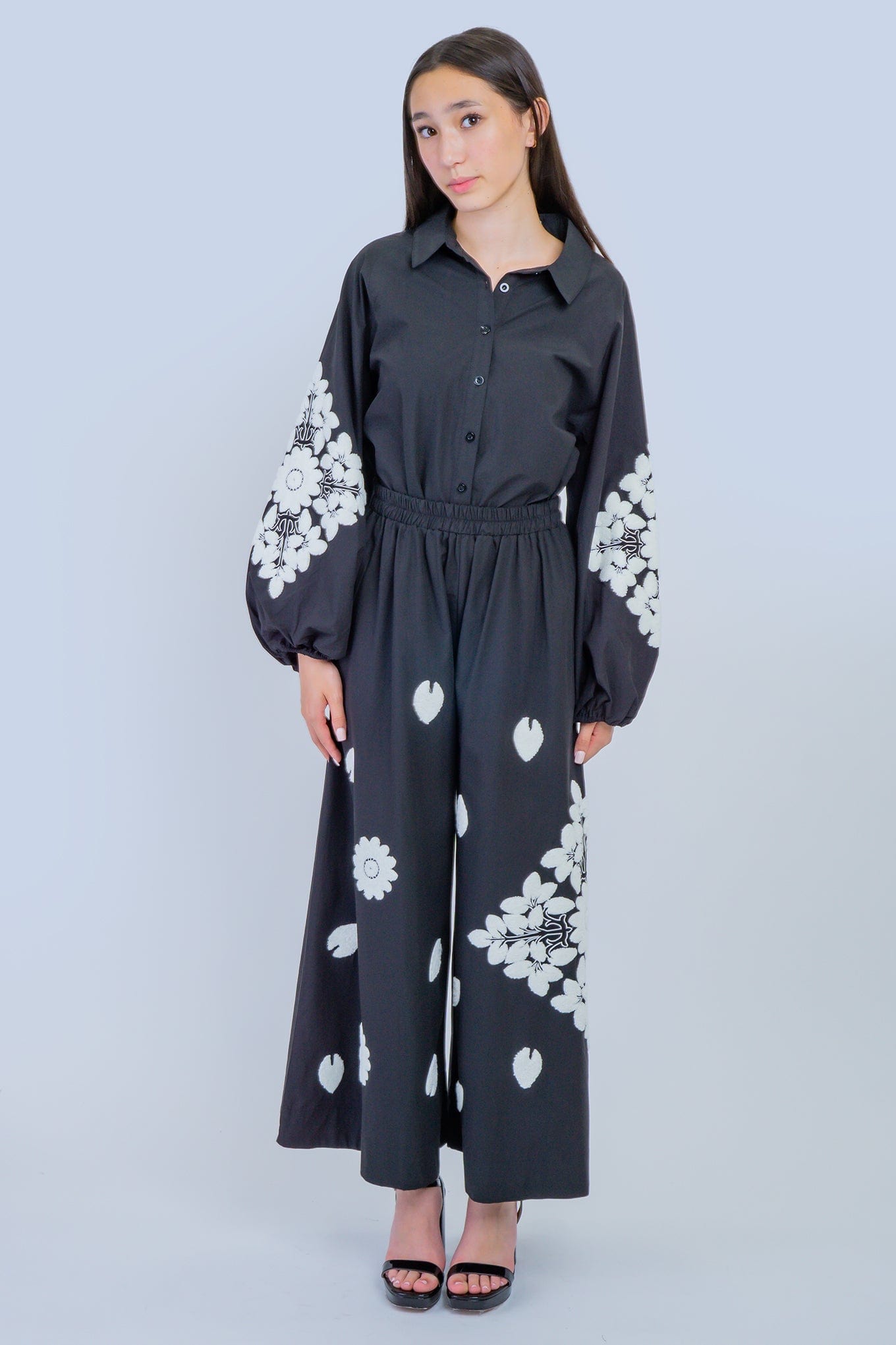 DCD TOPS ALL Black/White 3D Embroidery Floral Top
