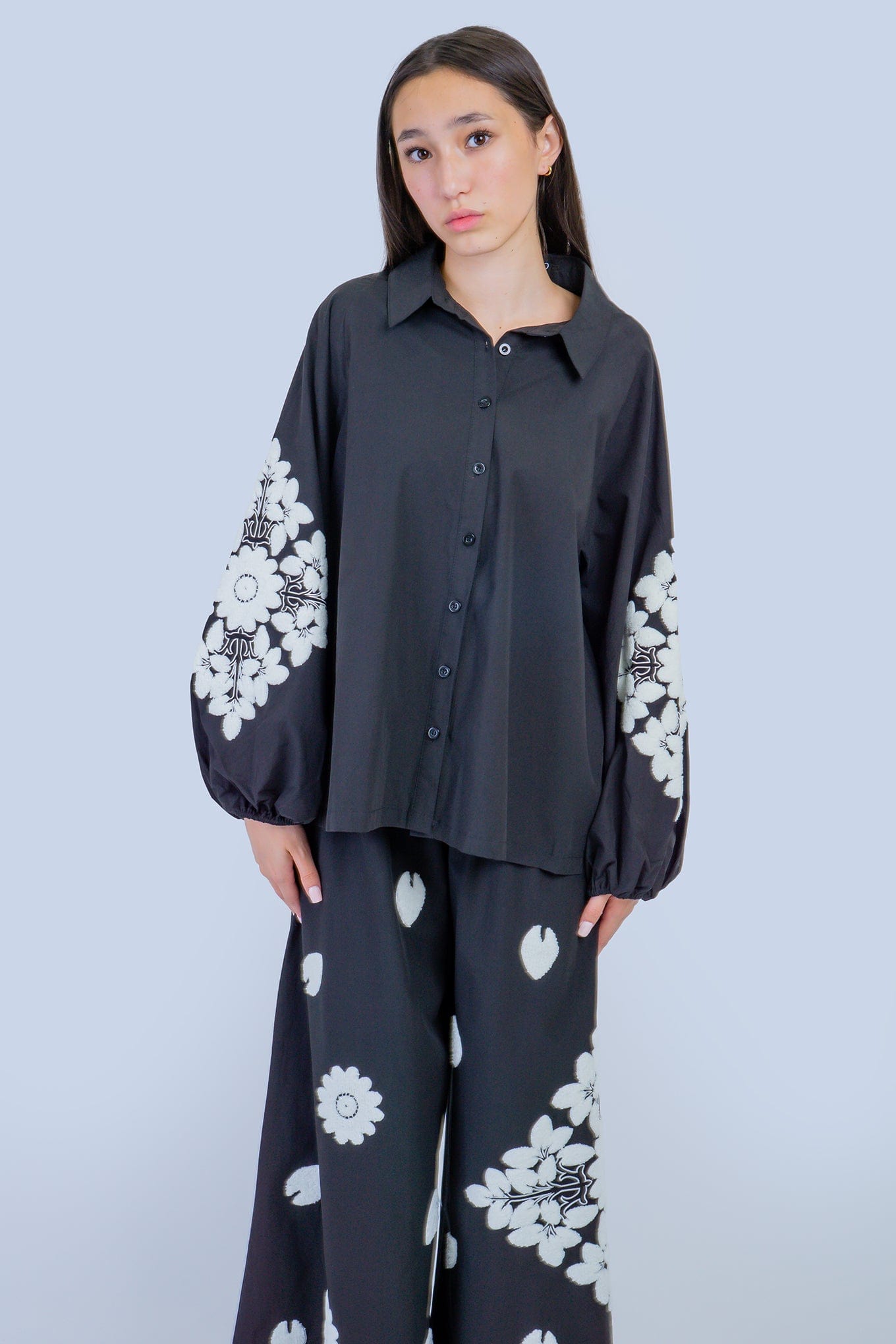 DCD TOPS ALL Black/White 3D Embroidery Floral Top