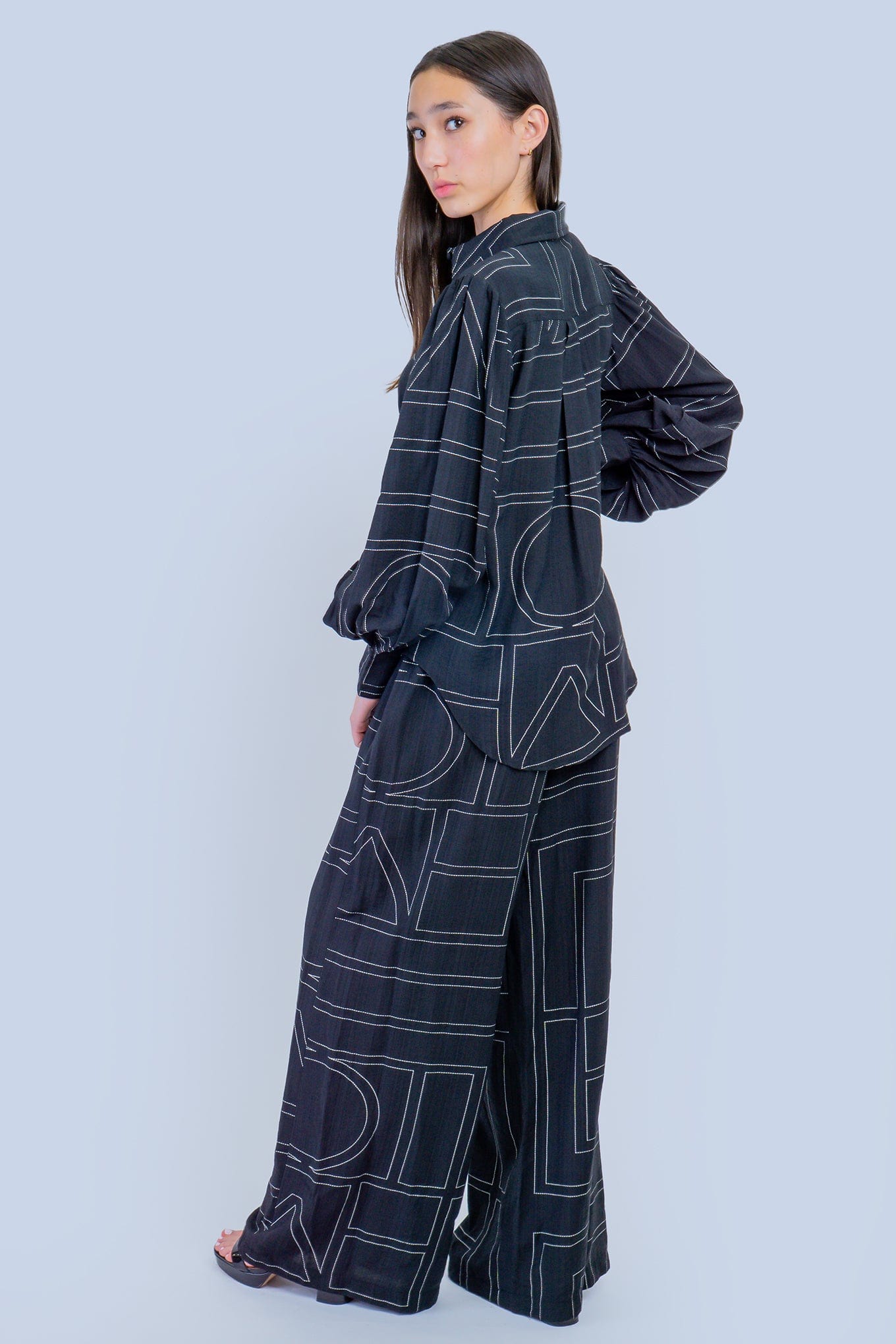 DCD TOPS Black/White Linear Abstract Top