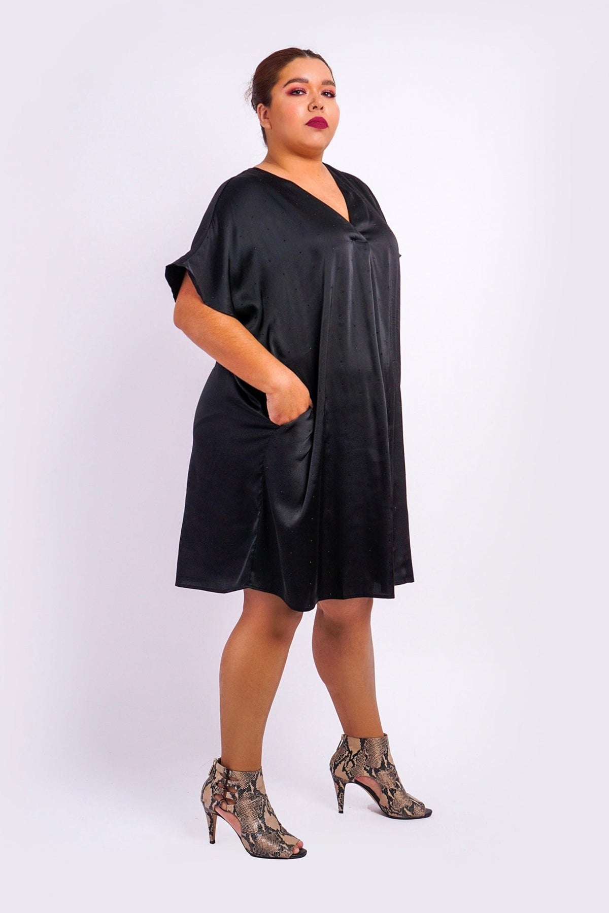 DCD DRESSES Black Easy Relax V Shift Stoned Dress