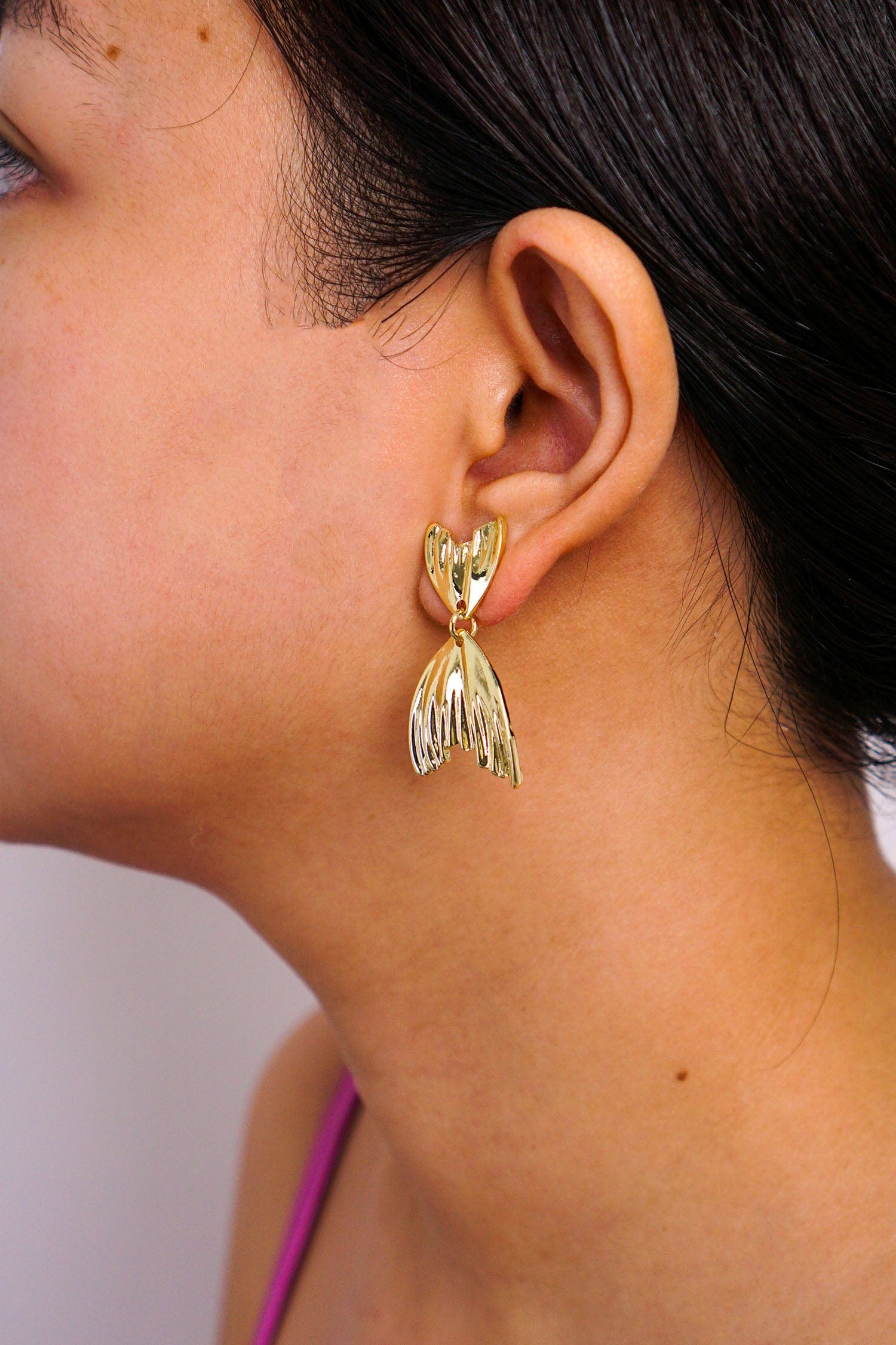 DCD EARRINGS Gold Pleated Fishtail Stud Earrings