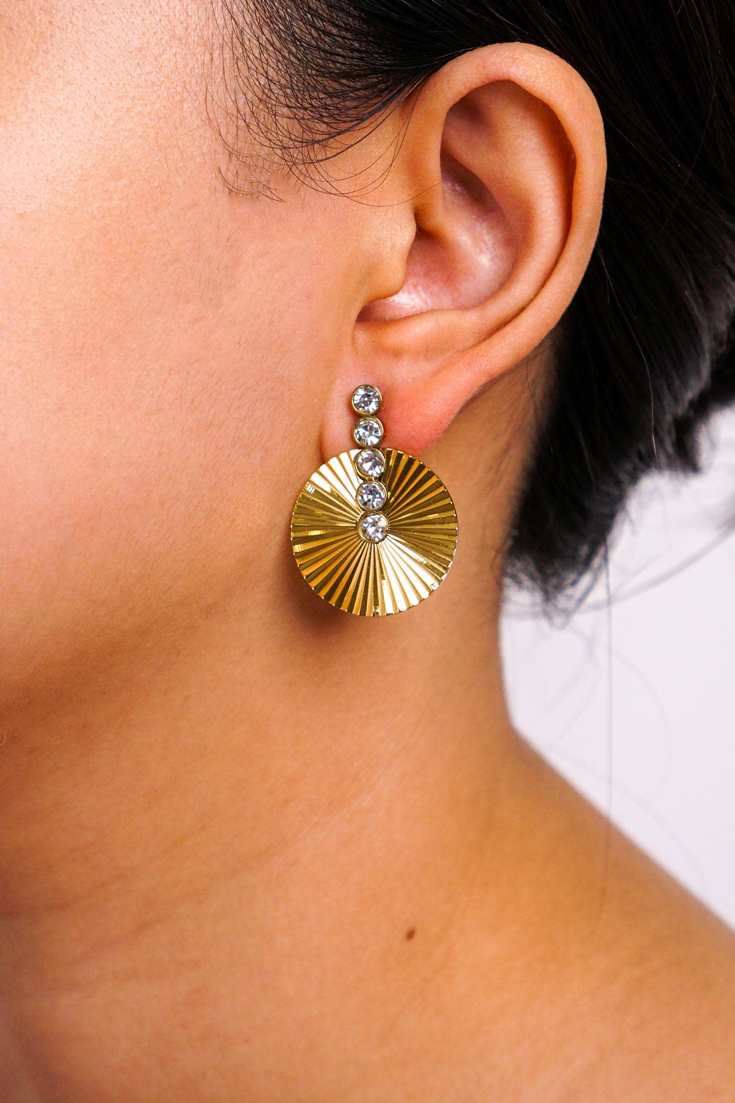 DCD EARRINGS Gold Round Scallop Diamond Crystal Stud Earrings