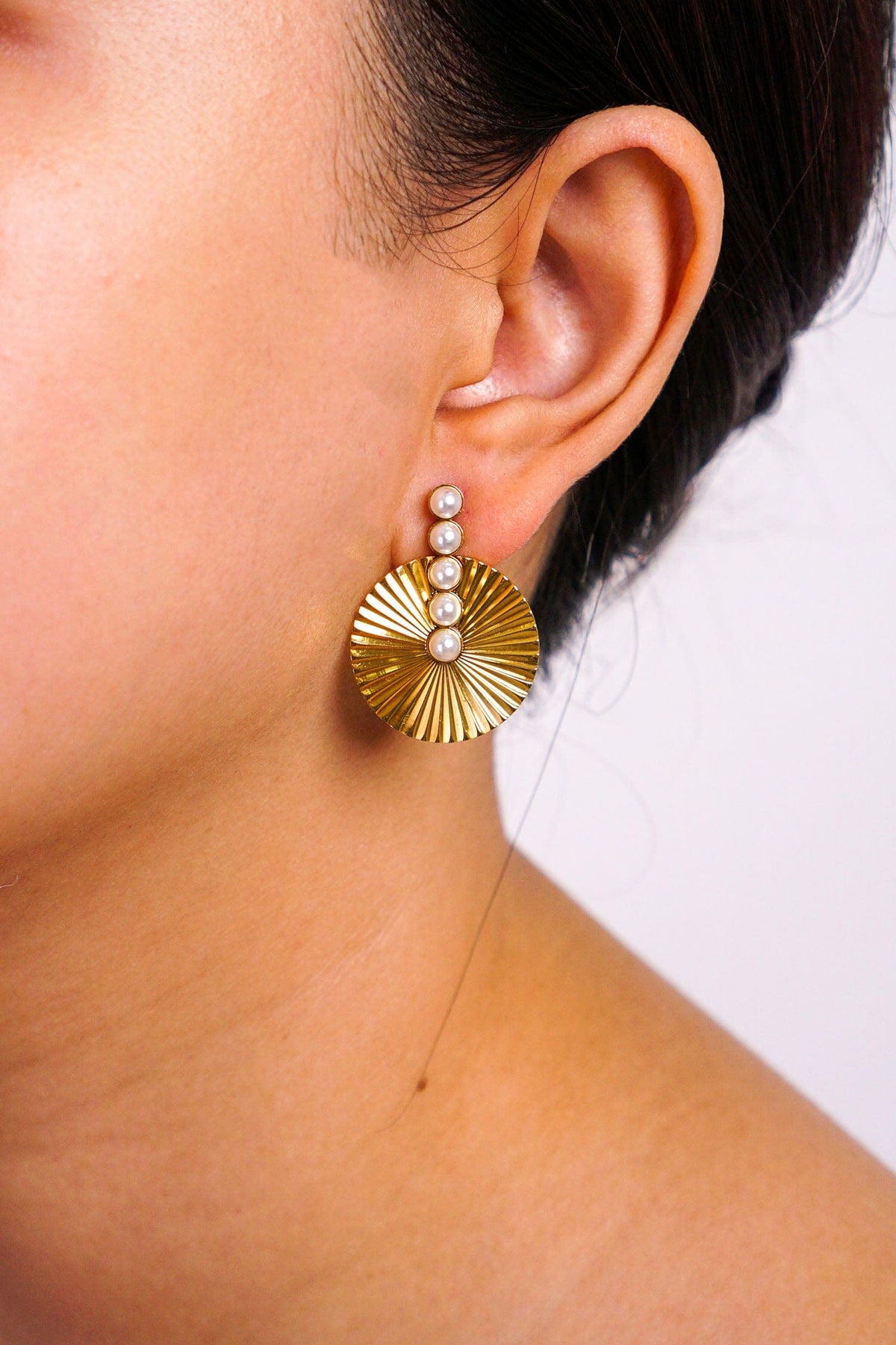 DCD EARRINGS Gold Round Scallop Pearl Stud Earrings