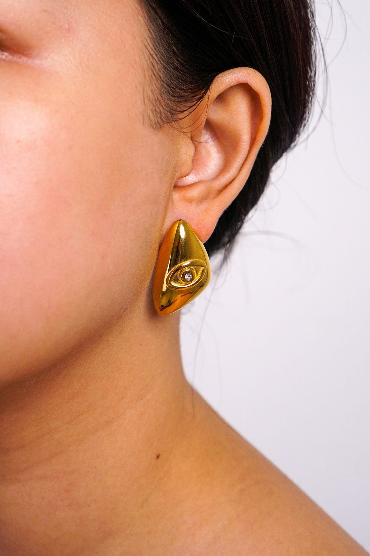 DCD EARRINGS Gold Smooth Diamond Eye Stud Earrings