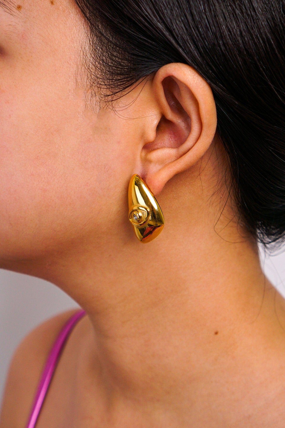 DCD EARRINGS Gold Smooth Diamond Eye Stud Earrings