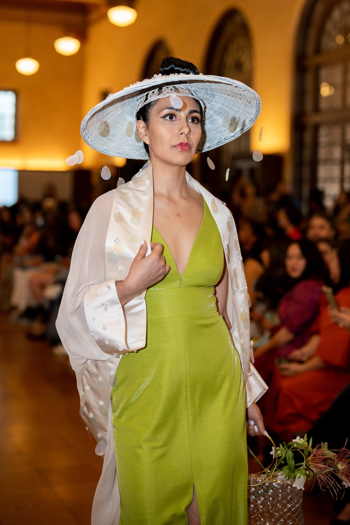 CD-Archive HATS White Hat Teardrops Sequins