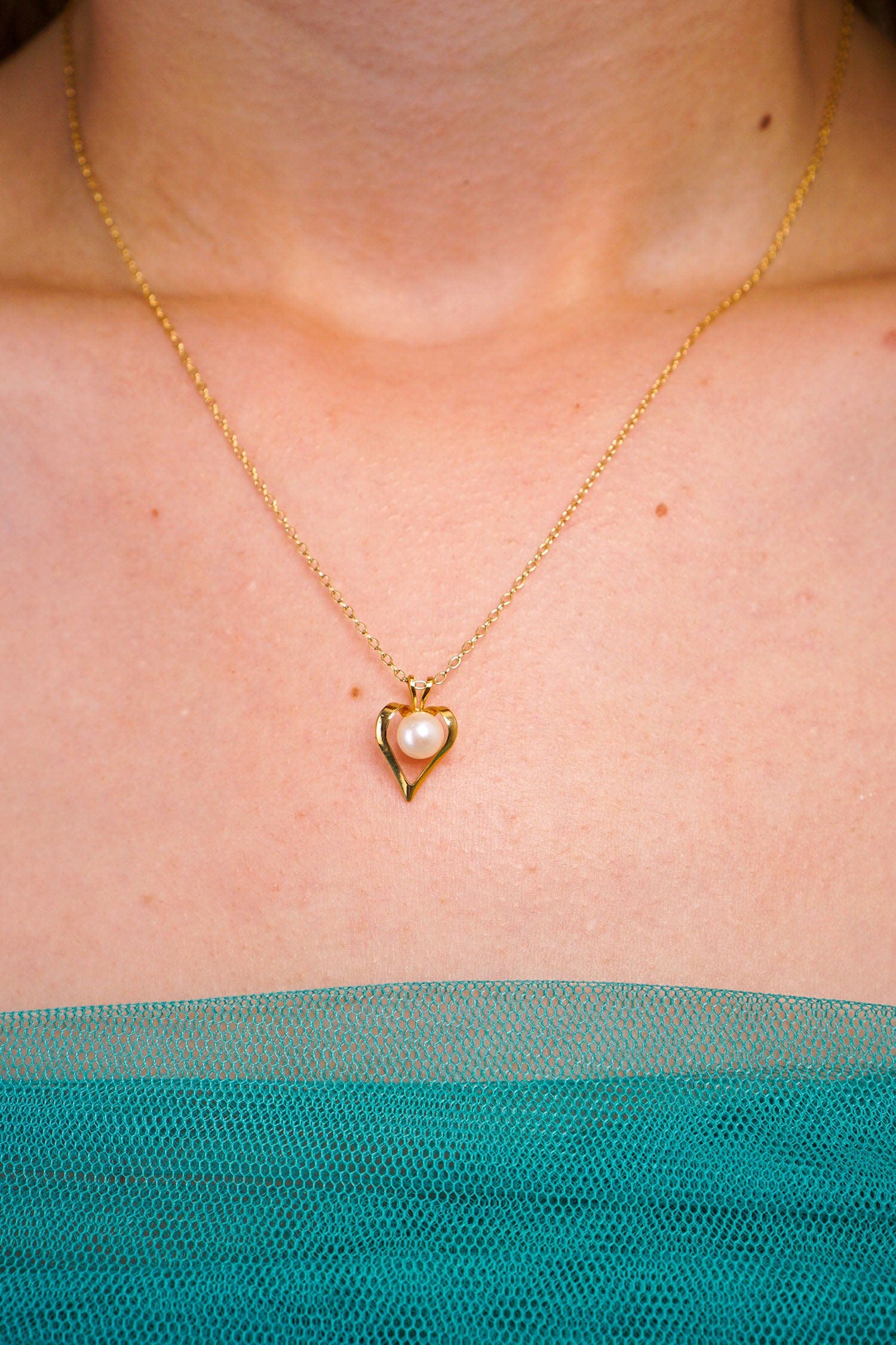 DCD NECKLACES Gold Pearl Heart Necklace
