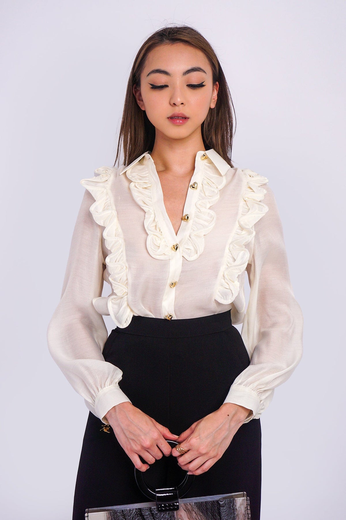 DCD TOPS Ivory Scallop Wire Button Frt Top