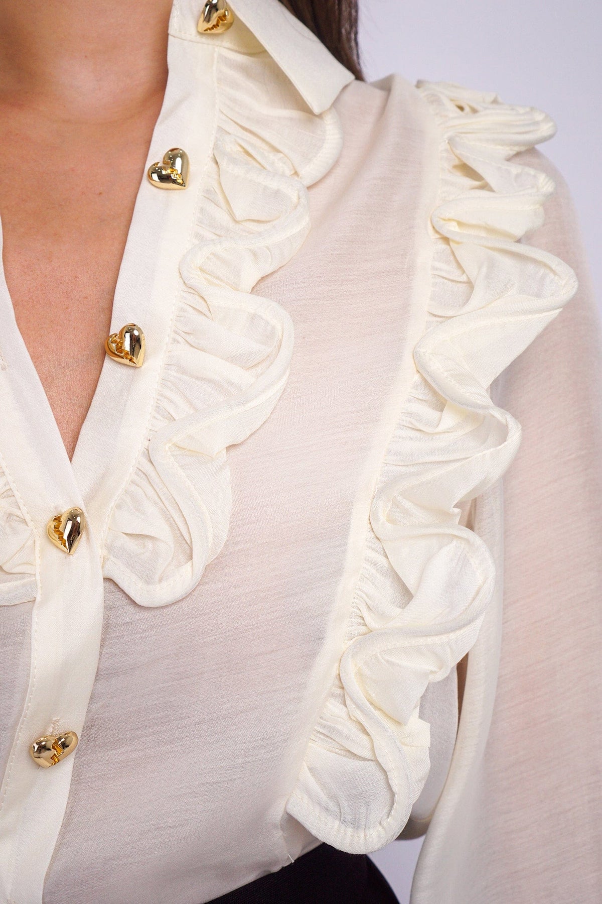 DCD TOPS Ivory Scallop Wire Button Frt Top