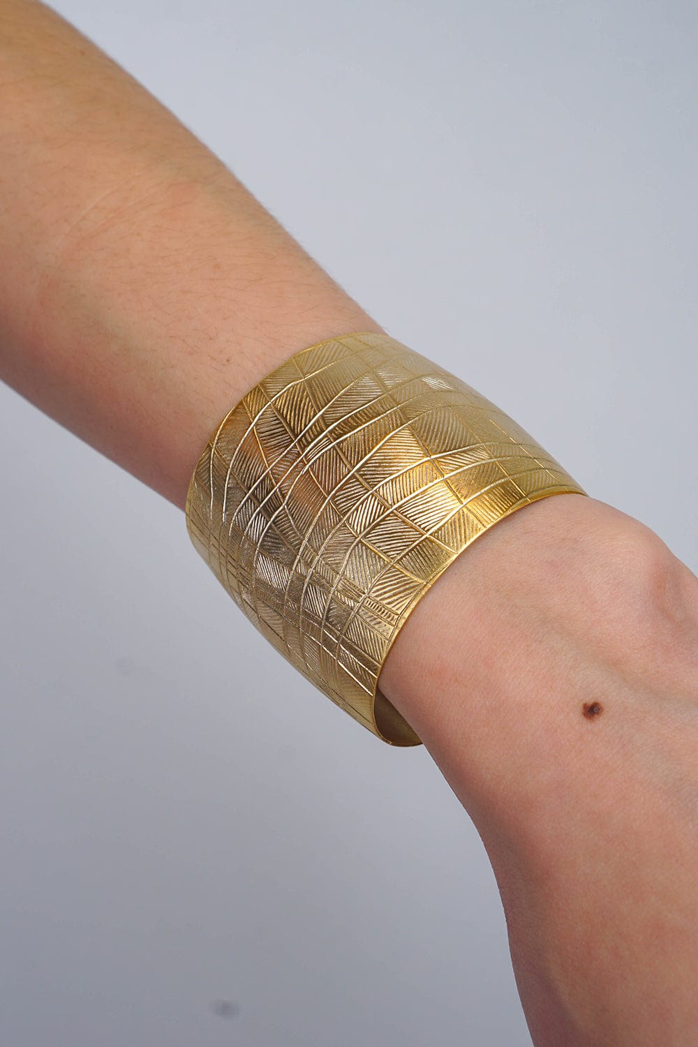DCD BRACELETS Gold Curved Textured Wide Cuff Bracelet